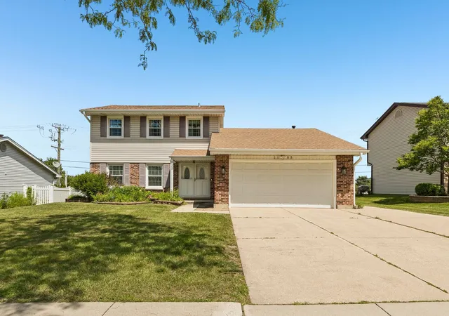 Homes for sale in Schaumburg, IL | 1105 E Point Dr, Schaumburg, IL 60193 | MLS# 12696529