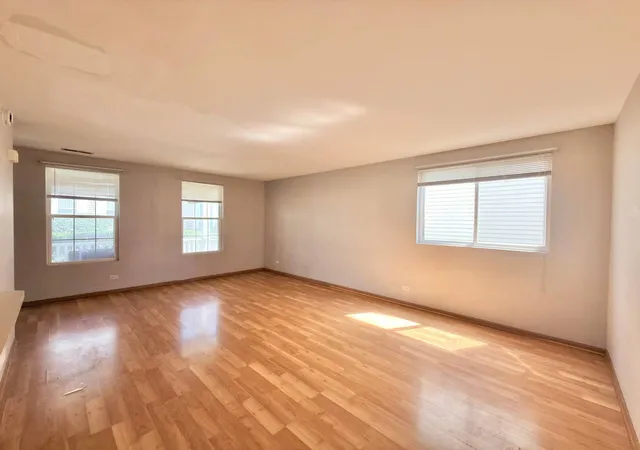 2nd image of 902 Symphony Dr, Aurora, IL 60504 | MLS# 12696579