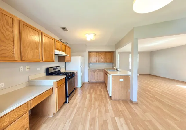 Photo 3 of Single family home for sale at 902 Symphony Dr, Aurora, IL 60504 | MLS# 12696579 | Listing updated on 2026-10-05