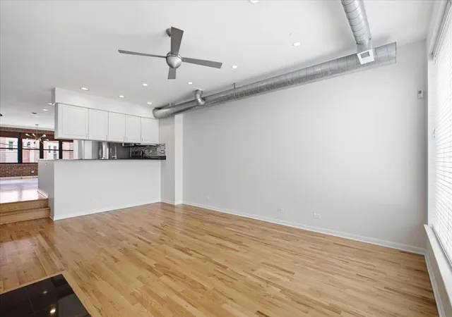 3rd image of 2943 N Lincoln Ave, Chicago, IL 60657
