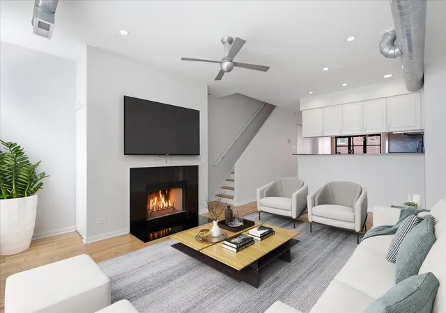 4th image of 2943 N Lincoln Ave, Chicago, IL 60657