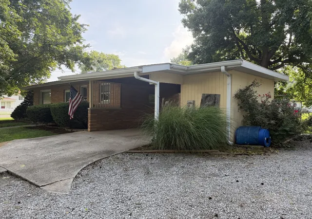 Homes for sale in Pinckneyville, IL | 110 E Kaskaskia St, Pinckneyville, IL 62274 | MLS# 12696624
