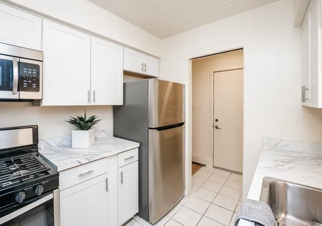 Listing Photo 4 - Condo for sale in building located at 7117 W 93Rd St, Oak Lawn, IL 60453 - Unit #105