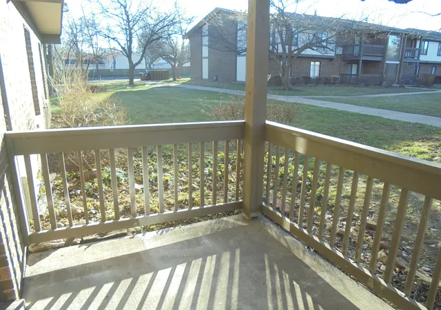 Homes for sale in Crystal Lake, IL | 566 Somerset Ln #2, Crystal Lake, IL 60014 | MLS# 12696668