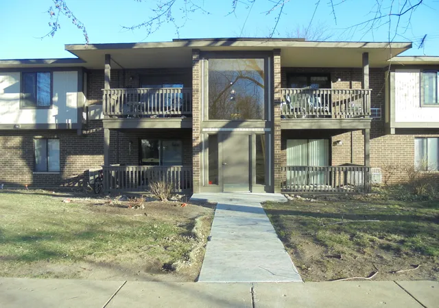 Homes for sale in Crystal Lake, IL | 566 Somerset Ln #2, Crystal Lake, IL 60014 | MLS# 12696668