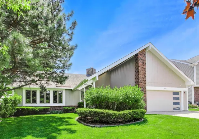Homes for sale in Arlington Heights, IL | 611 W Whiting Ln, Arlington Heights, IL 60004 | MLS# 12696680