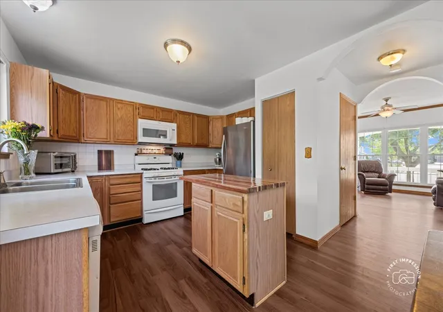 Homes for sale in South Elgin, IL | 5 Ridge Ct, South Elgin, IL 60177 | MLS# 12696698