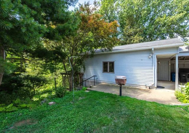 Homes for sale in Moline, IL | 3712 10 Avenue Ct, Moline, IL 61265 | MLS# 12696722