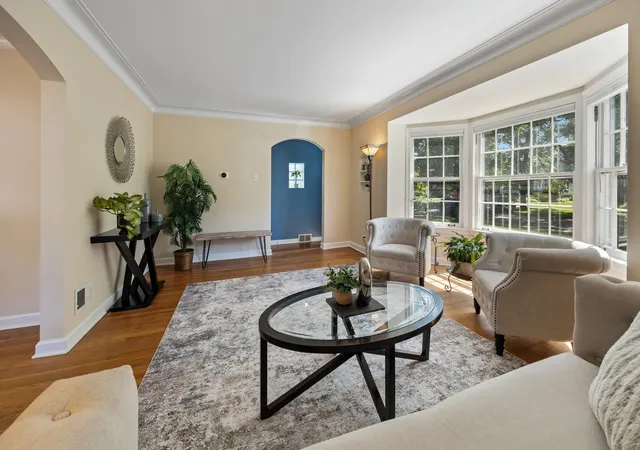 Homes for sale in Chicago, IL | 5810 N East Circle Ave, Chicago, IL 60631 | MLS# 12696724