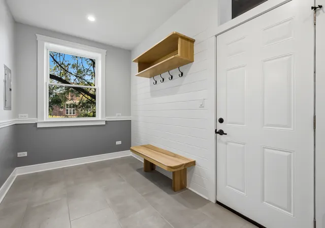 image of 959 E 61St St, Chicago, IL 60637