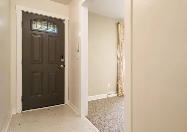 4th image of 2015 Glenview Rd, Rockford, IL 61107 | MLS# 12696738