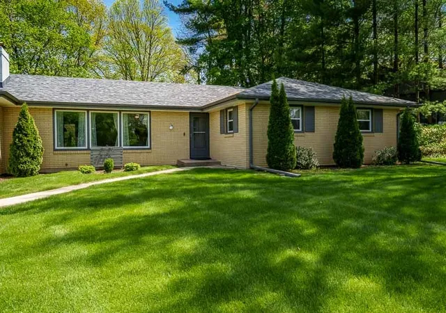 51st image of 2015 Glenview Rd, Rockford, IL 61107 | MLS# 12696738