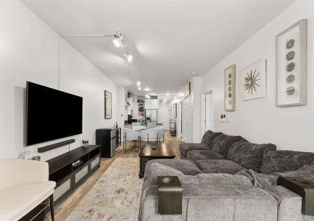 3rd image of 520 N Halsted St #305, Chicago, IL 60642 | MLS# 12696739