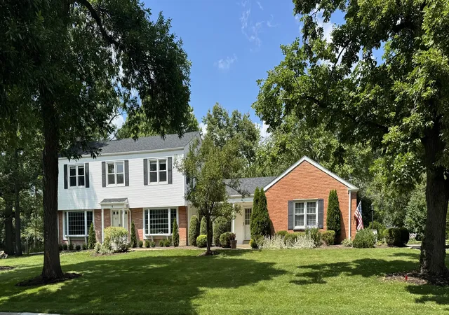 Homes for sale in Lincolnshire, IL | 6 Londonderry Ln, Lincolnshire, IL 60069 | MLS# 12696750