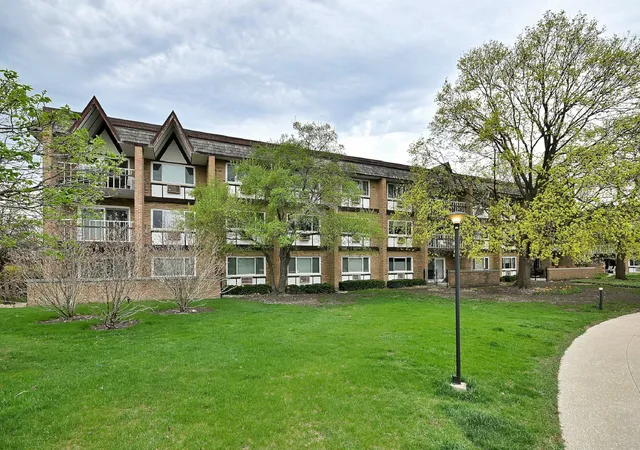 Homes for sale in Hinsdale, IL | 360 Claymoor Ave, Hinsdale, IL 60521