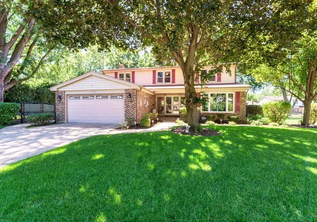 Homes for sale in Arlington Heights, IL | 1119 W White Oak St, Arlington Heights, IL 60005 | MLS# 12696787