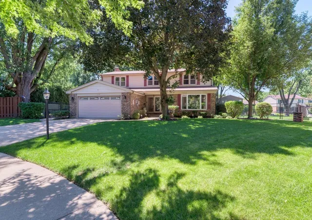 Homes for sale in Arlington Heights, IL | 1119 W White Oak St, Arlington Heights, IL 60005 | MLS# 12696787