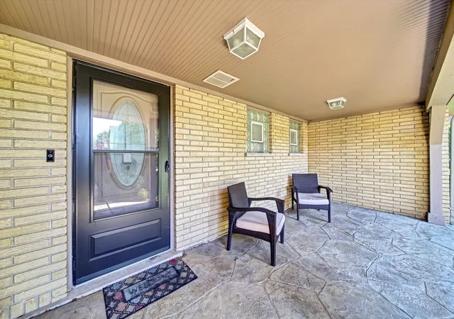 3rd image of 116 E Brittany Dr, Arlington Heights, IL 60004 | MLS# 12696791