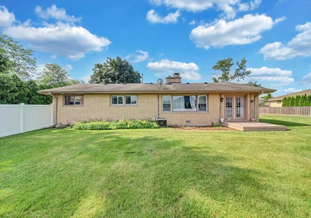 38th image of 116 E Brittany Dr, Arlington Heights, IL 60004 | MLS# 12696791