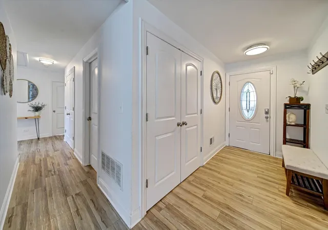 4th image of 116 E Brittany Dr, Arlington Heights, IL 60004 | MLS# 12696791