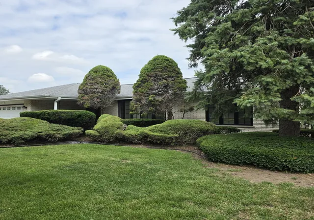 Homes for sale in Orland Park, IL | 7644 Cashew Dr, Orland Park, IL 60462 | MLS# 12696816