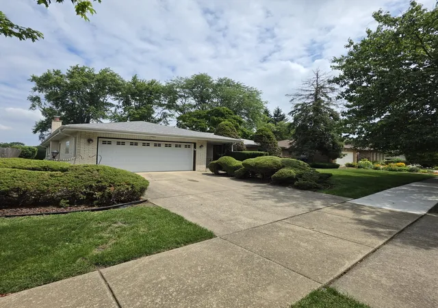 Homes for sale in Orland Park, IL | 7644 Cashew Dr, Orland Park, IL 60462 | MLS# 12696816