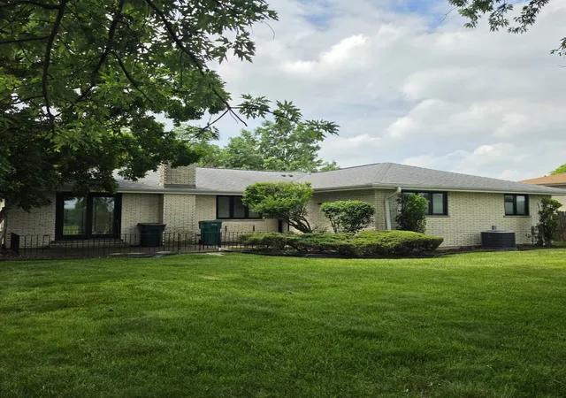 Homes for sale in Orland Park, IL | 7644 Cashew Dr, Orland Park, IL 60462 | MLS# 12696816