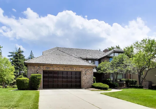 Photo 2 of Sale Pending at 1204 Kristin Dr, Libertyville, IL 60048 | MLS# 12696830 | Listing updated on 2026-09-04