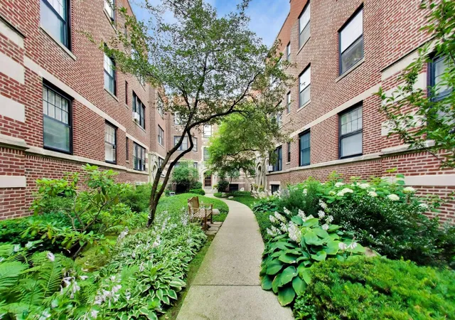 2nd image of 730 Hinman Ave #3W, Evanston, IL 60202 | MLS# 12696839