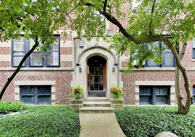 3rd image of 730 Hinman Ave, Evanston, IL 60202