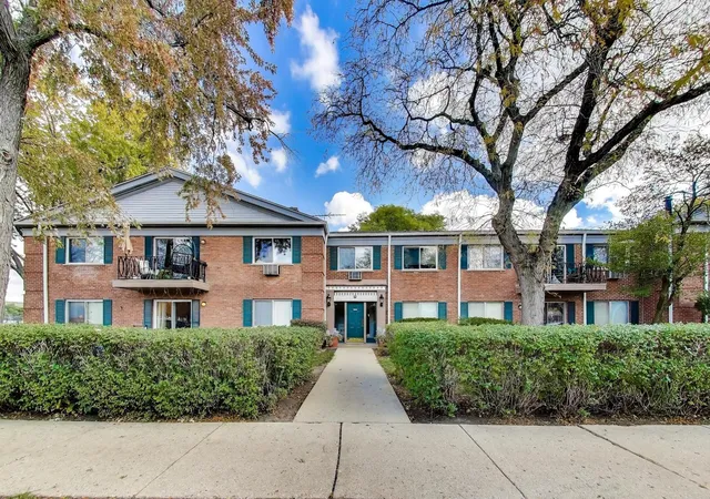 Homes for sale in Arlington Heights, IL | 2303 S Goebbert Rd #A109, Arlington Heights, IL 60005 | MLS# 12696847