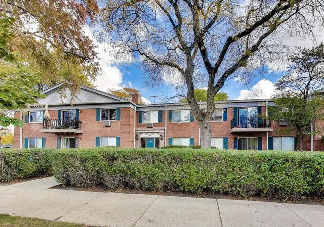 Homes for sale in Arlington Heights, IL | 2303 S Goebbert Rd #A109, Arlington Heights, IL 60005 | MLS# 12696847