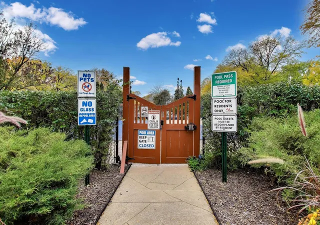Homes for sale in Arlington Heights, IL | 2303 S Goebbert Road, Arlington Heights, IL 60005 | Houzeo
