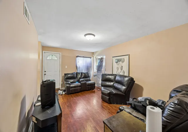 3rd image of 12910 S Green St, Chicago, IL 60643 | MLS# 12696863