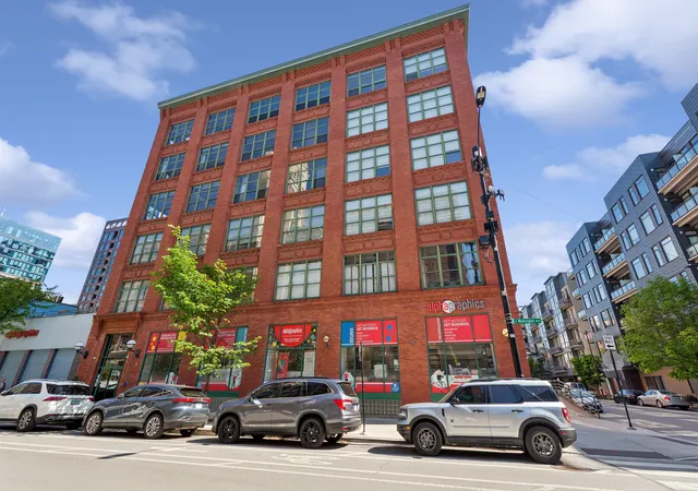 Homes for sale in Chicago, IL | 1017 W Washington Blvd #3G, Chicago, IL 60607 | MLS# 12696870