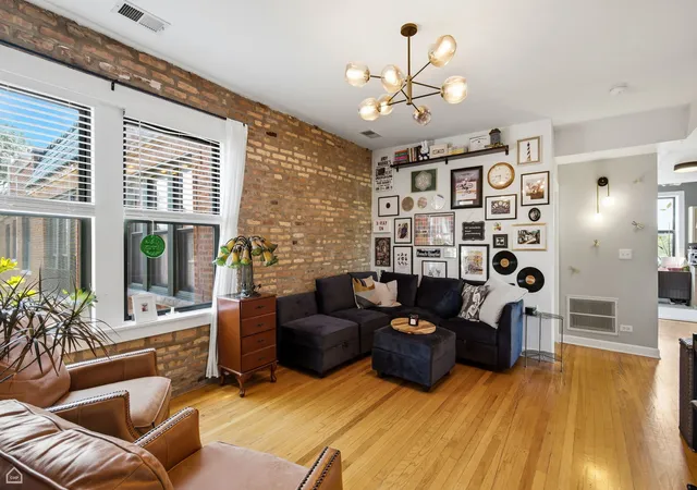Homes for sale in Chicago, IL | 3126 W Carmen Ave #3, Chicago, IL 60625 | MLS# 12696887