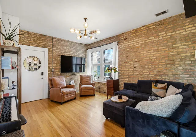 Homes for sale in Chicago, IL | 3126 W Carmen Ave, Chicago, IL 60625
