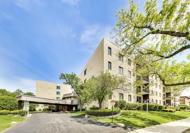 Photo 1 of Condo for sale at 5840 W 104th Street #415, Oak Lawn, IL 60453 | MLS# 12696909 | Listing updated on 2026-07-31