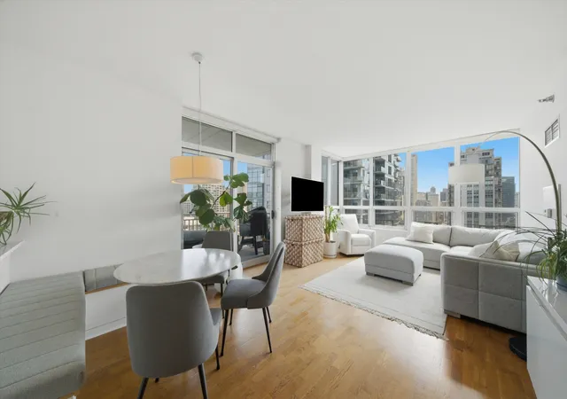 2nd image of 330 W Grand Ave #1906, Chicago, IL 60654 | MLS# 12696929
