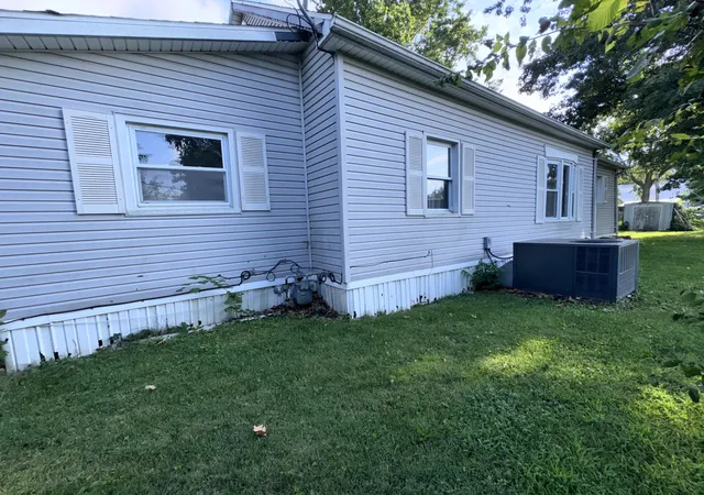 Homes for sale in Centralia, IL | 1004 S Cherry St, Centralia, IL 62801 | MLS# 12696934
