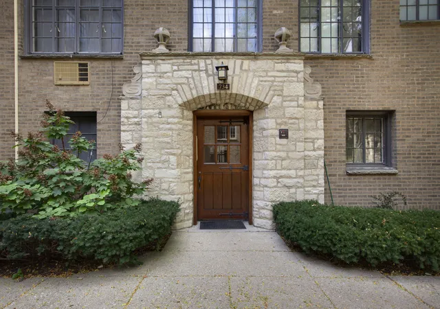 2nd image of 734 Noyes St #O2, Evanston, IL 60201 | MLS# 12696952