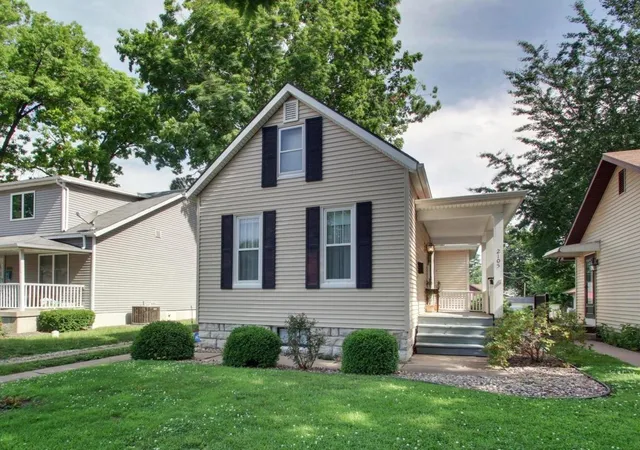 1st image of 2105 Jefferson St, Quincy, IL 62301 | MLS# 12696969