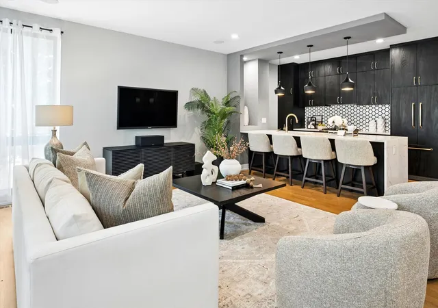 4th image of 1203 W Superior St, Chicago, IL 60642