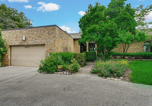Single family home for sale at 2817 Chariot Ln, Olympia Fields, IL 60461 | MLS# 12696987