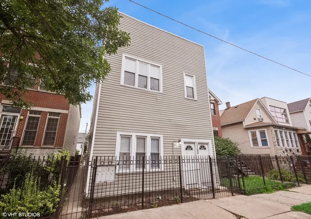 Homes for sale in Chicago, IL | 1702 N Campbell Ave, Chicago, IL 60647 | MLS# 12696991