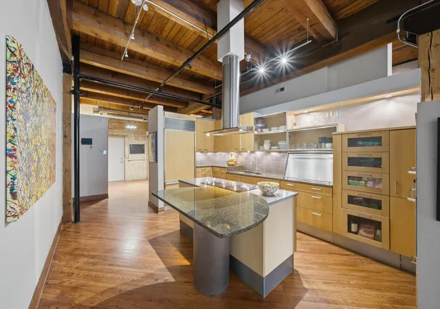 3rd image of 1728 N Damen Ave, Chicago, IL 60647