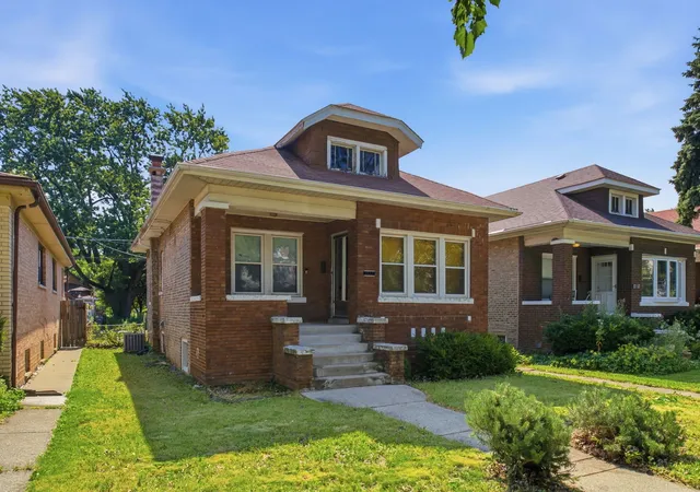 Photo 2 of Single family home for sale at 1112 S Taylor Ave, Oak Park, IL 60304 | MLS# 12697003 | Listing updated on 2026-08-31
