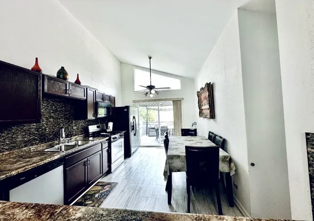 5th image of 1330 Todd Farm Dr, Elgin, IL 60123 | MLS# 12697021