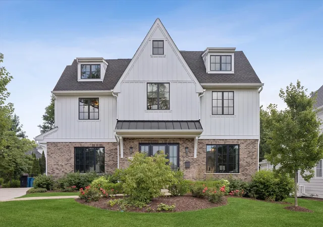 Homes for sale in Hinsdale, IL | 915 S Madison St, Hinsdale, IL 60521 | MLS# 12697032