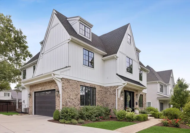 Homes for sale in Hinsdale, IL | 915 S Madison St, Hinsdale, IL 60521 | MLS# 12697032